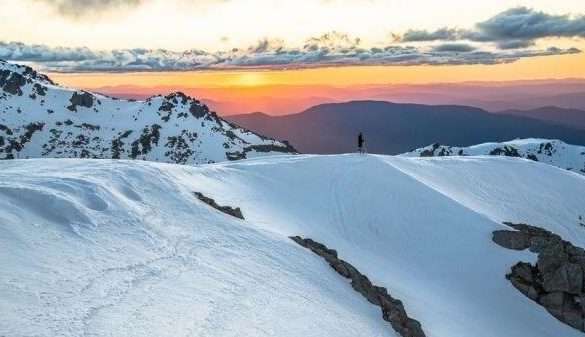 Snow Multi day Hiking & Camping Queens Birthday Long Weekend June (Schlink Hut Track)