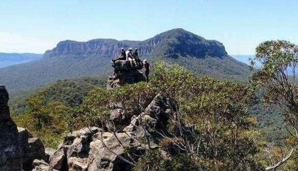 Katoomba to Wentworth Falls via Mount Solitary